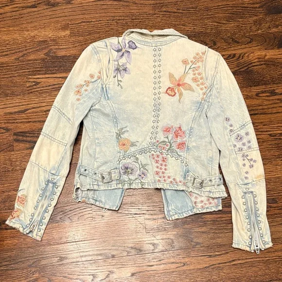 Blank NYC Light Blue Floral Embroidered Jean Jacket - Picture 2 of 2